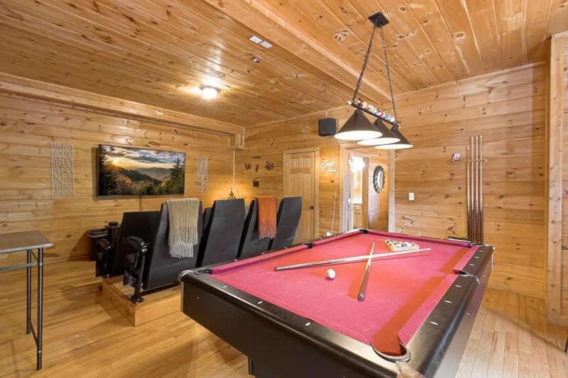 Movie Theater Hot Tub View Mountain Escape Gatlinburg Exterior foto