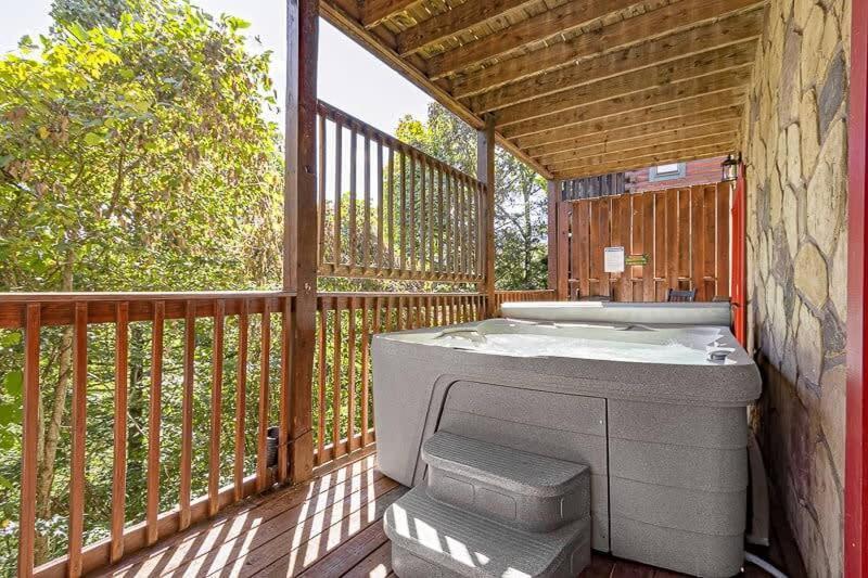 Movie Theater Hot Tub View Mountain Escape Gatlinburg Exterior foto