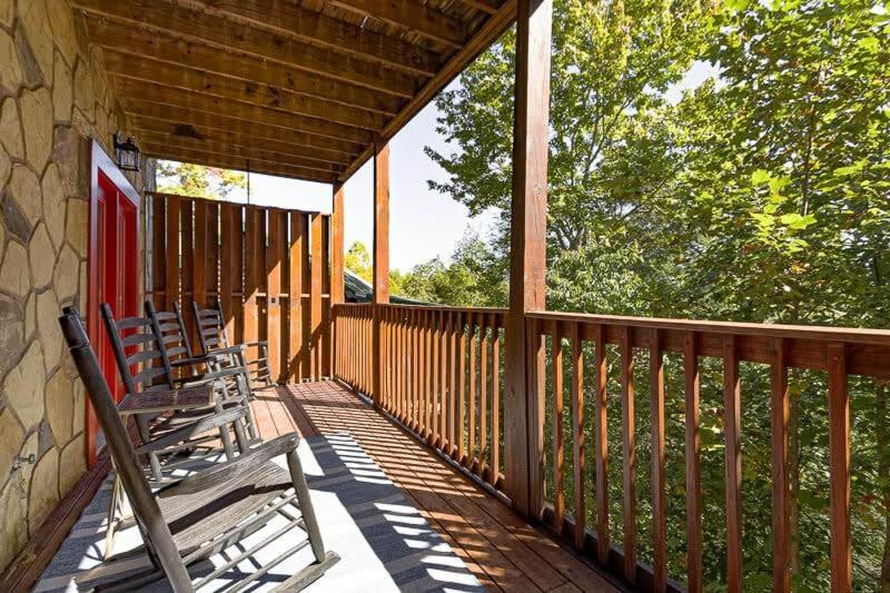 Movie Theater Hot Tub View Mountain Escape Gatlinburg Exterior foto