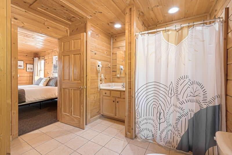 Movie Theater Hot Tub View Mountain Escape Gatlinburg Exterior foto