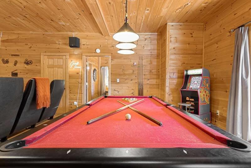 Movie Theater Hot Tub View Mountain Escape Gatlinburg Exterior foto