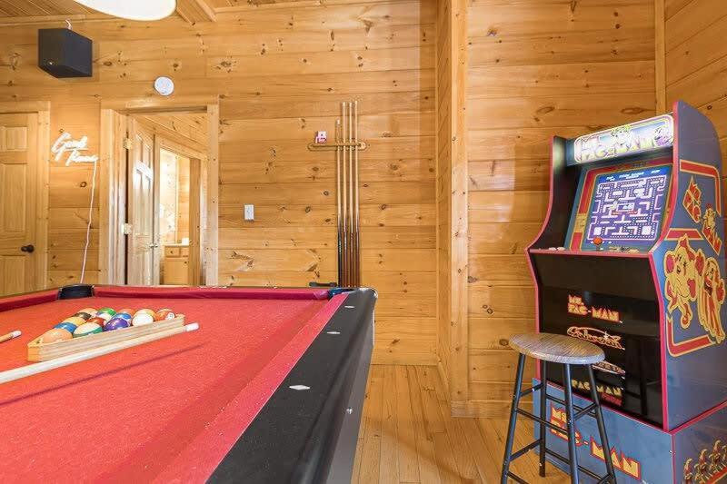 Movie Theater Hot Tub View Mountain Escape Gatlinburg Exterior foto