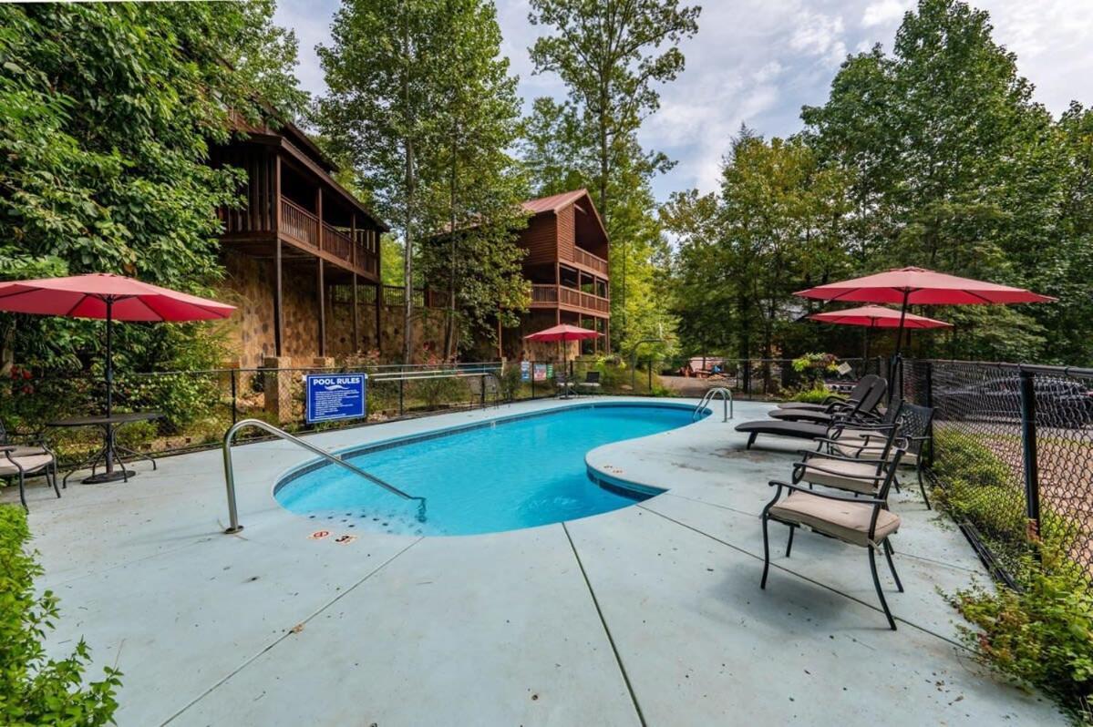 Movie Theater Hot Tub View Mountain Escape Gatlinburg Exterior foto