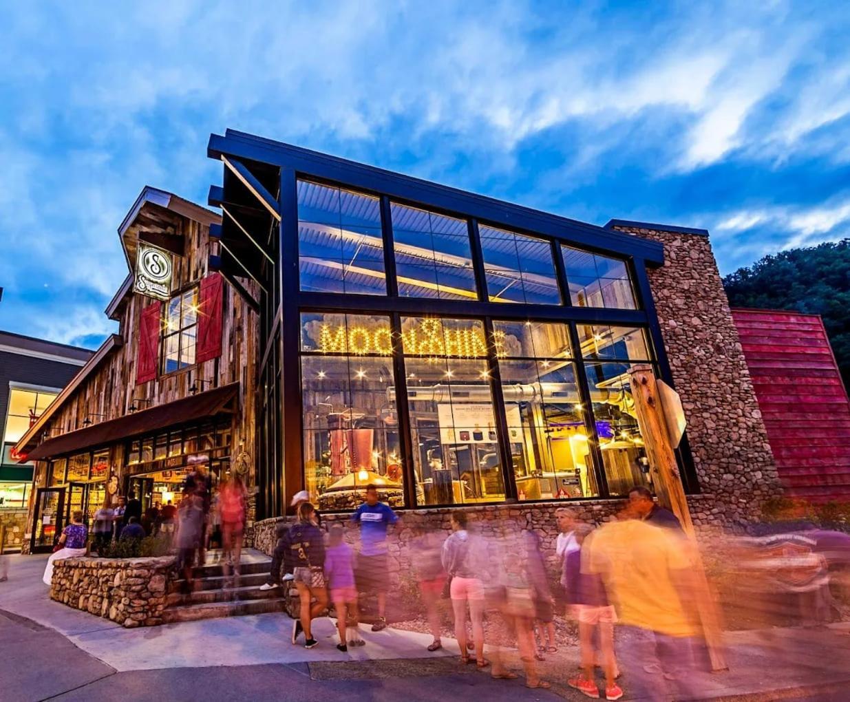 Movie Theater Hot Tub View Mountain Escape Gatlinburg Exterior foto